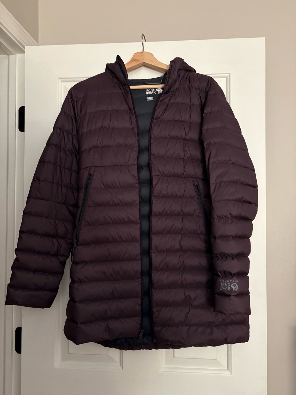 Excellent Condition Women’s Mountain Hard Wear Puffer Jacket